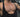 Homme qui fait un exercice de musculaire pour muscler ses pectoraux.