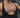 Homme qui fait un exercice de musculaire pour muscler ses pectoraux.