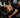 Homme musclé à la salle de sport qui fait de la presse à cuisse pour muscler ses quadriceps.