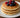 Image de pancakes protéinés sucrés, avec des fruits au dessus.